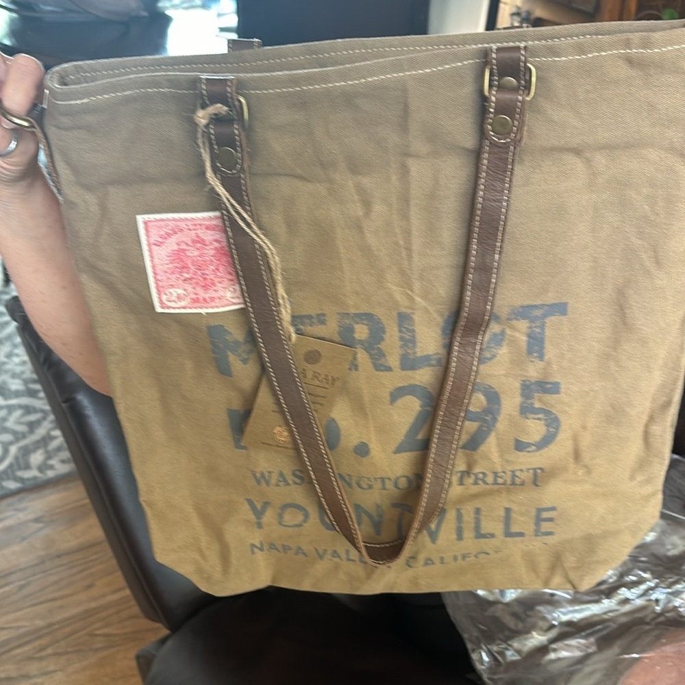 Brand new “clea ray “ stylish Canavas tote bag! 17x17